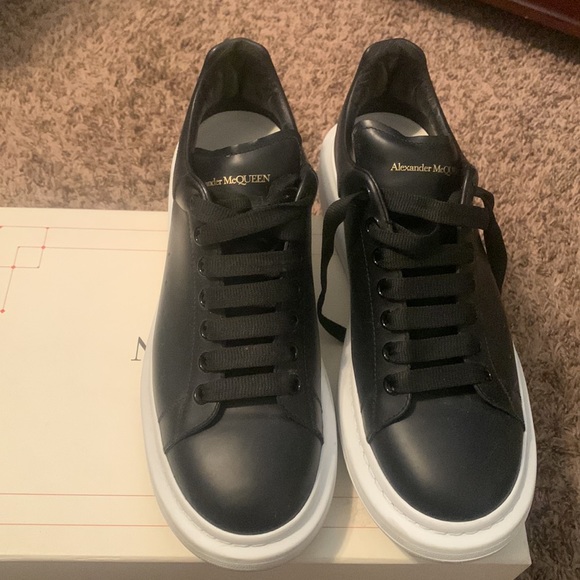 Alexander McQueen - Picture 6 of 7